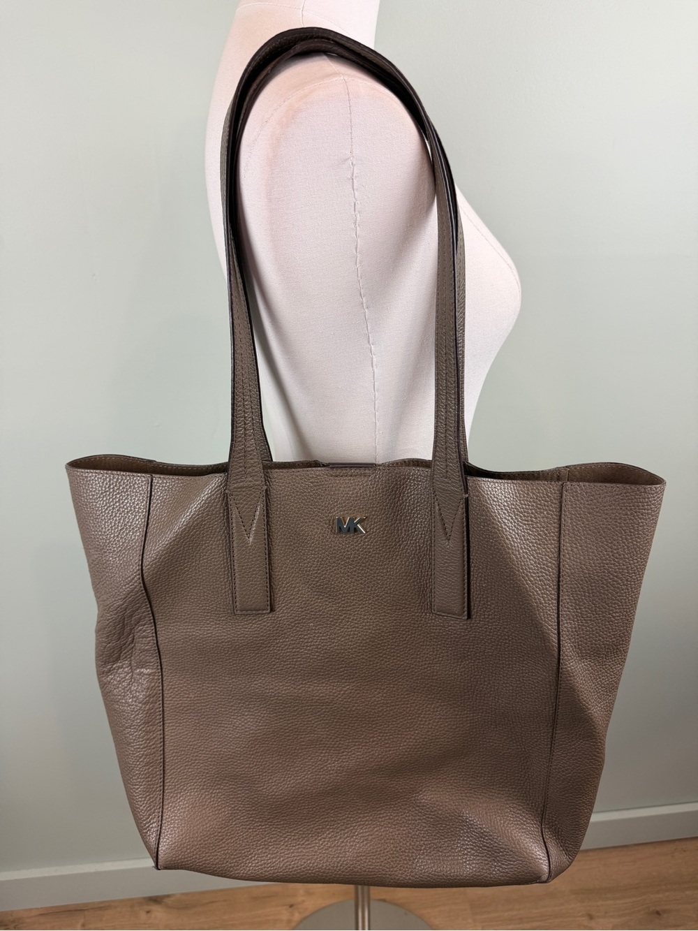 Michael Kors Taupe Gray Pebbled Leather Tote purse Classic designer Lux